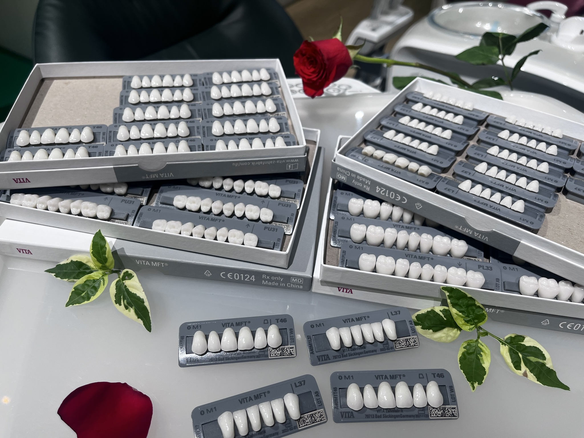 Răng nhựa cao cấp 1 Răng nhựa cao cấp là xu hướng răng giả hiện đại